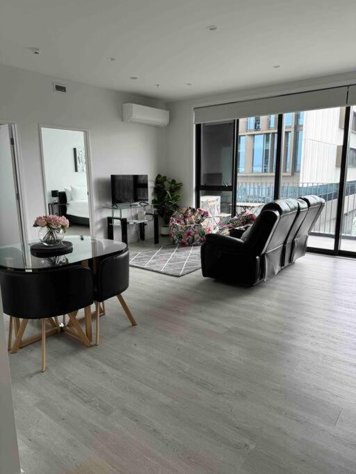 2 Bedrooms Apprtmt Plus Underground Parking In Cbd ไครสต์เชิร์ช ภายนอก รูปภาพ