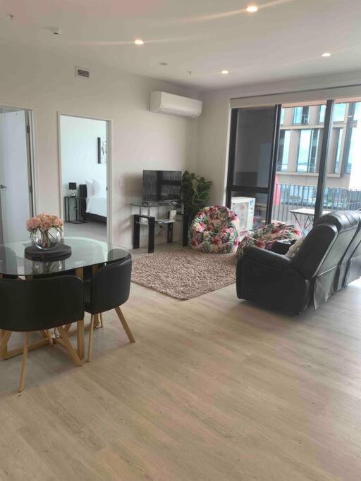 2 Bedrooms Apprtmt Plus Underground Parking In Cbd ไครสต์เชิร์ช ภายนอก รูปภาพ